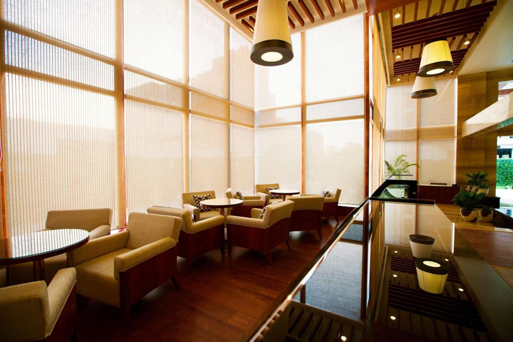 Ramada By Wyndham Ghaziabad Vasundhara Hotel Exterior photo