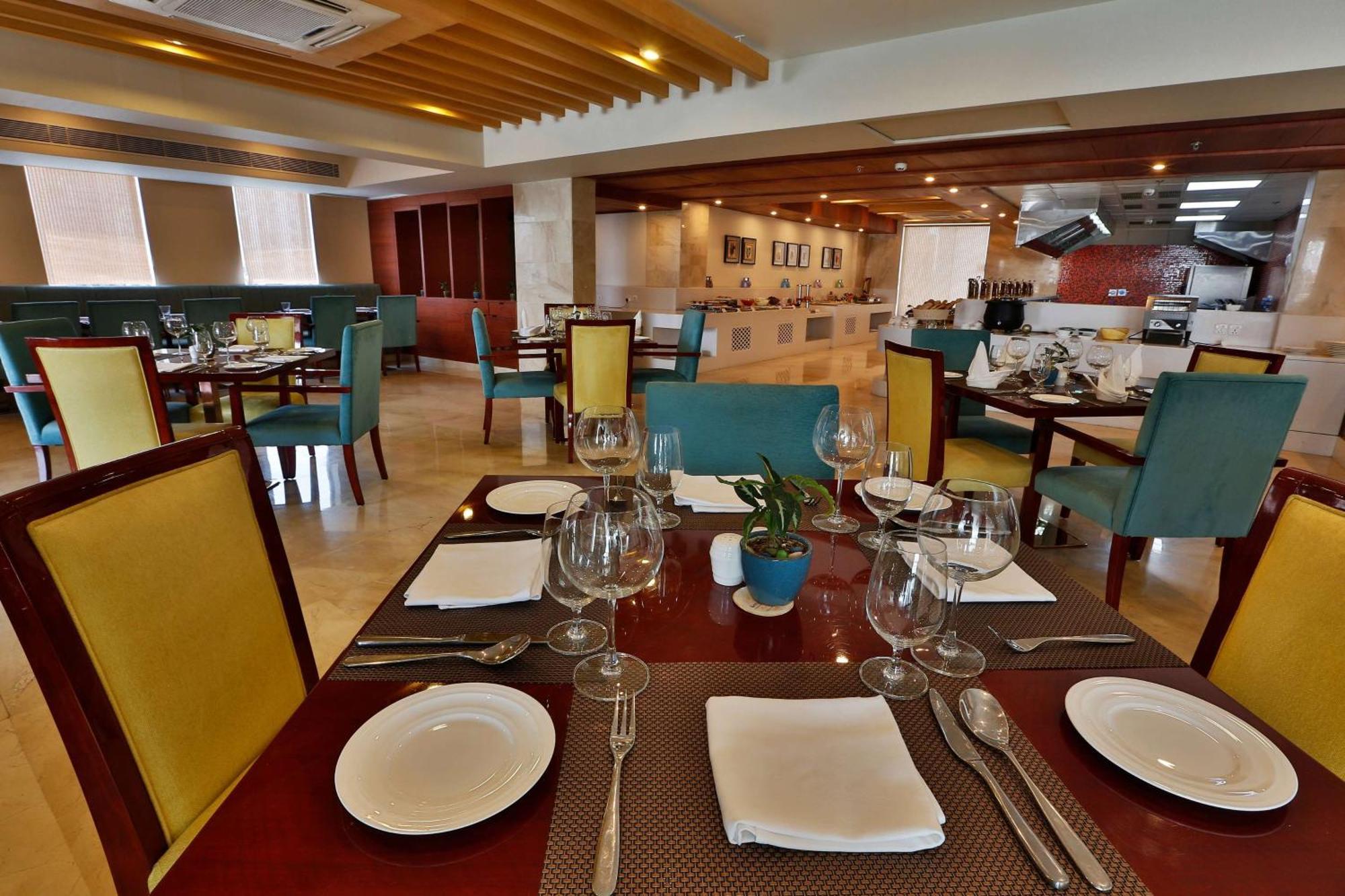 Ramada By Wyndham Ghaziabad Vasundhara Hotel Exterior photo