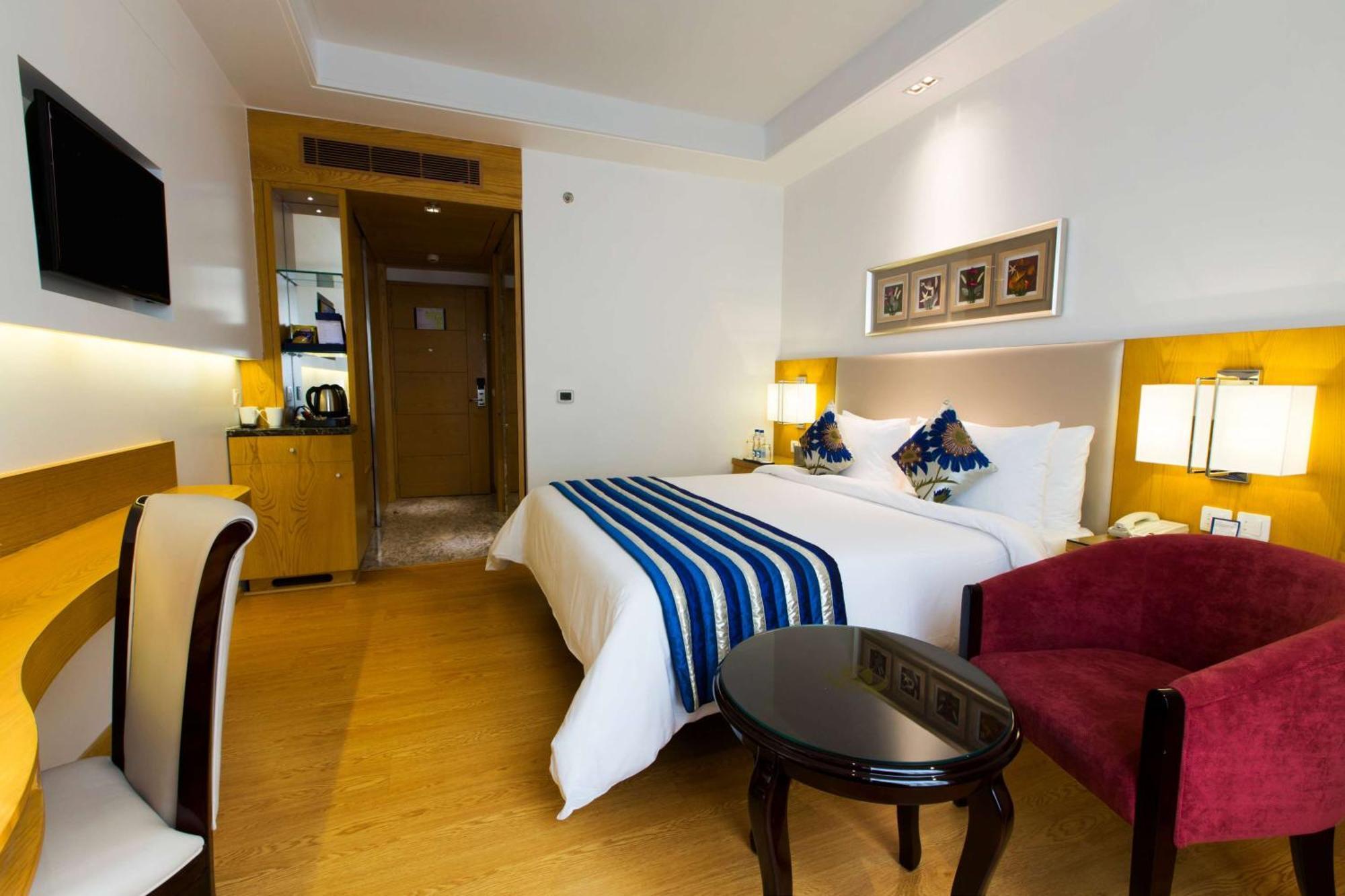 Ramada By Wyndham Ghaziabad Vasundhara Hotel Exterior photo