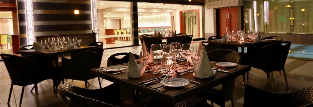Ramada By Wyndham Ghaziabad Vasundhara Hotel Restaurant photo