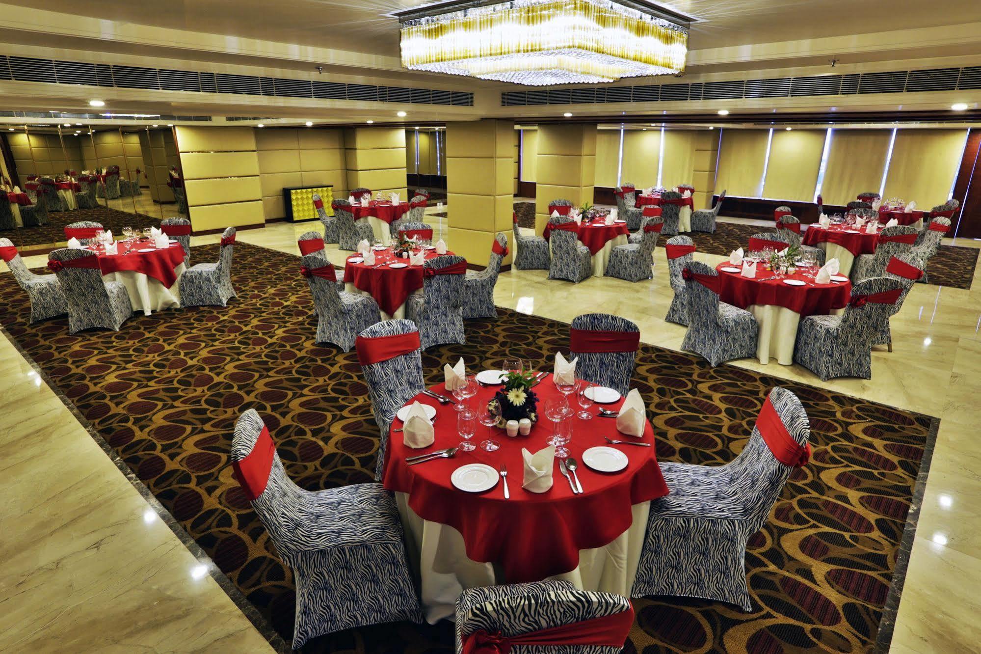 Ramada By Wyndham Ghaziabad Vasundhara Hotel Exterior photo