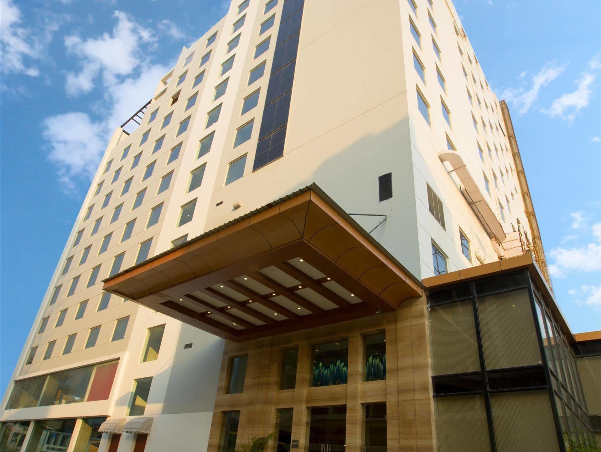 Ramada By Wyndham Ghaziabad Vasundhara Hotel Exterior photo